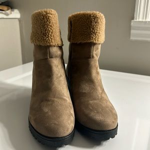 Beige suede boot
